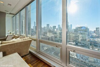 500 W Superior St, Unit 1911 in Chicago, IL - Building Photo - Building Photo