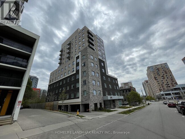 246-246 Lester St in Waterloo, ON - Building Photo - Building Photo