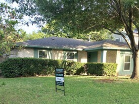 10806 Humington Dr in Austin, TX - Building Photo