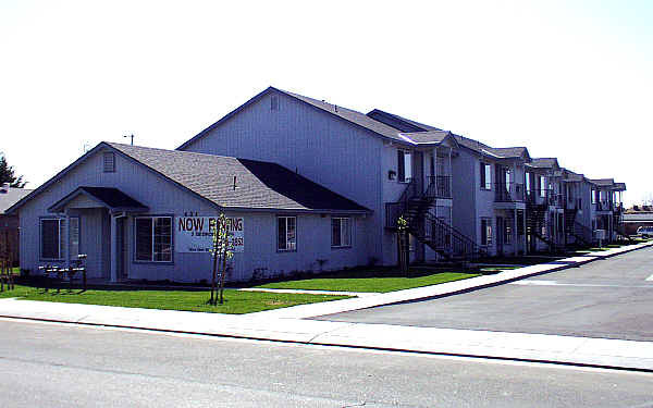 434 W Alameda St in Manteca, CA - Building Photo