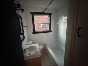 1465 W 7th Ave, Unit B in Columbus, OH - Foto de edificio - Building Photo