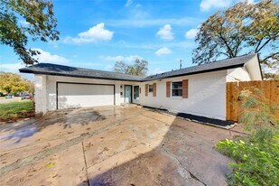 8213 Briarwood Ln in Austin, TX - Building Photo