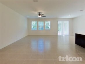 33658 Sky Blossom Cir in Leesburg, FL - Building Photo - Building Photo