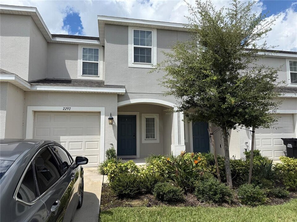 2297 Alee Ln in Wesley Chapel, FL - Building Photo