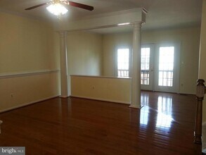 12002 Lisa Marie Ct in Fairfax, VA - Building Photo - Building Photo