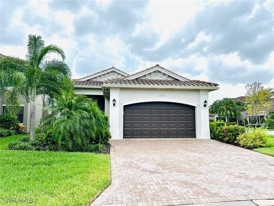 11502 Meadowrun Cir in Ft. Myers, FL - Building Photo