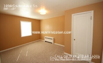 1056 S 4th Ave in Pocatello, ID - Foto de edificio - Building Photo