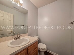 2082 Ridgeview Cir in Clive, IA - Building Photo - Building Photo