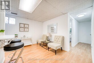 28 Kingslake Rd in Toronto, ON - Building Photo - Building Photo