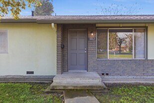 1802 Rockford Ave in Modesto, CA - Building Photo
