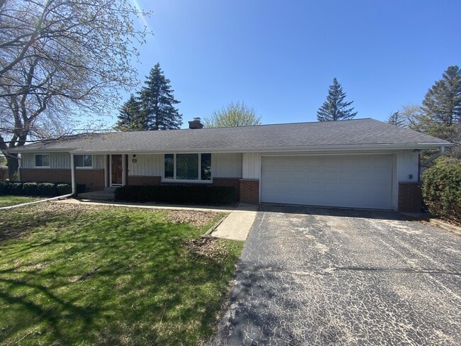 4375 N 143rd St in Brookfield, WI - Building Photo - Building Photo