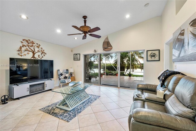 11851 SW 7th St in Pembroke Pines, FL - Building Photo - Building Photo