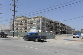 Avalon Apartments in Los Angeles, CA - Foto de edificio - Building Photo