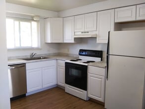 3102 Douglas Dr in Carson City, NV - Foto de edificio - Building Photo