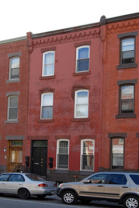 1826 W Diamond St in Philadelphia, PA - Foto de edificio