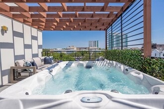 810 2nd Ave N in St. Petersburg, FL - Building Photo - Building Photo
