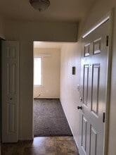 35301 Michelle Dr in Romulus, MI - Building Photo - Building Photo