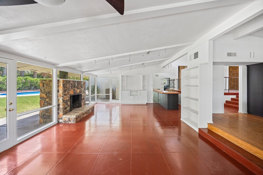 255 W Camino Buena Vista in Palm Springs, CA - Building Photo