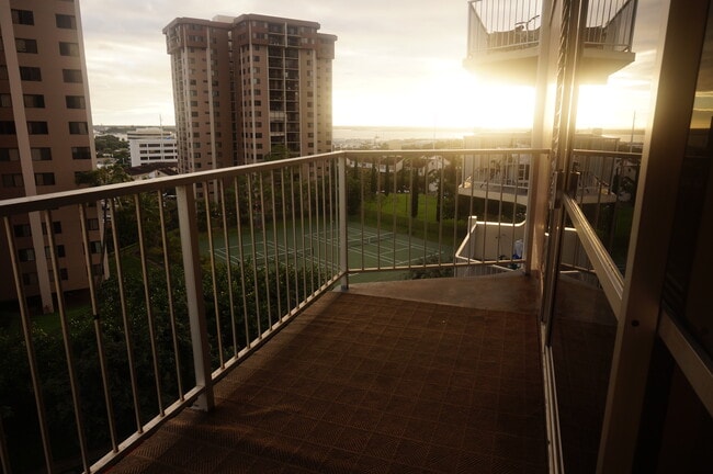 98-450 Koauka Loop, Unit 711 in Aiea, HI - Building Photo - Building Photo