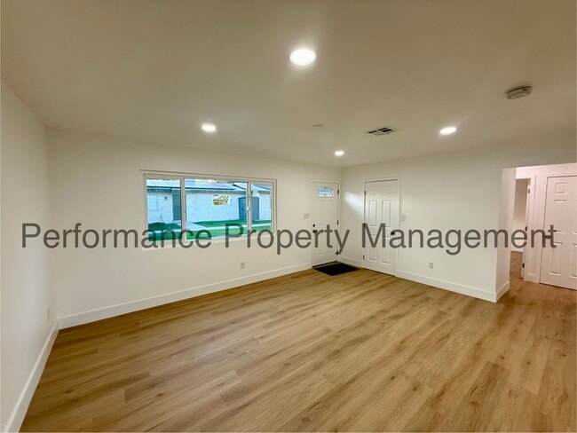 3401 Squire Ln in Bakersfield, CA - Building Photo - Building Photo