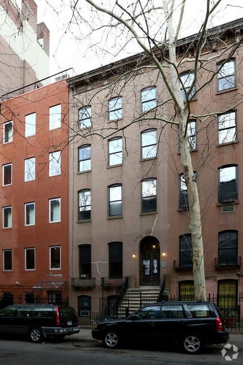 1382 1st Avenue in New York, NY - Building Photo