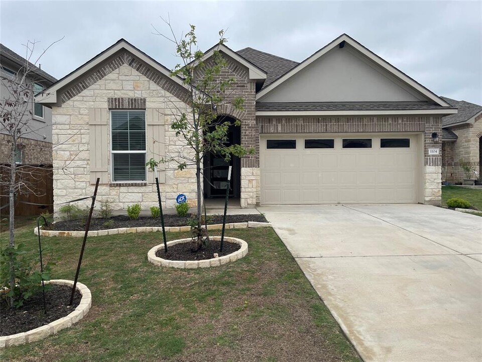 1104 Bear Track Loop in Georgetown, TX - Building Photo