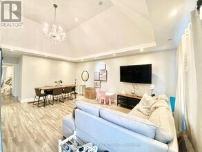 689 Jane St in Toronto, ON - Building Photo - Building Photo