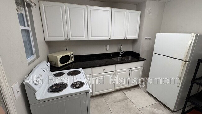 1245 W 30th St in Jacksonville, FL - Foto de edificio - Building Photo