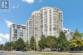 2901 Kipling Ave in Toronto, ON - Building Photo - Building Photo