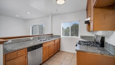 Osborne in Pacoima, CA - Foto de edificio - Floor Plan