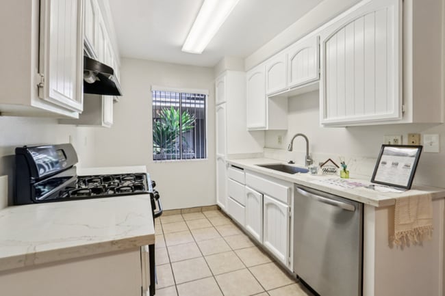 725 E Providencia Ave