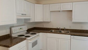 200 Chateau Ln, Unit 76 in Butler, PA - Building Photo