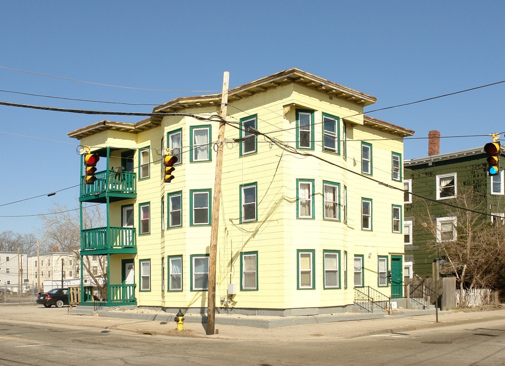 236 Union St in Manchester, NH - Building Photo