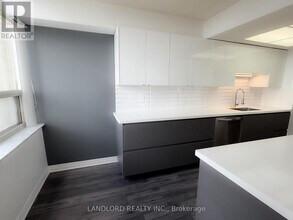 30 Malta Ave. in Brampton, ON - Building Photo - Building Photo