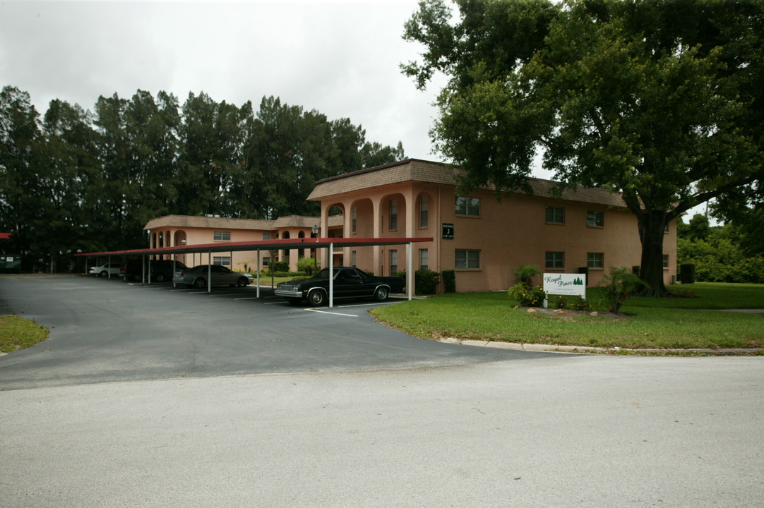 4500 E Bay Dr in Clearwater, FL - Building Photo