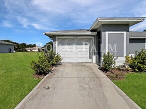 1306 W 12th St in Lehigh Acres, FL - Foto de edificio - Building Photo