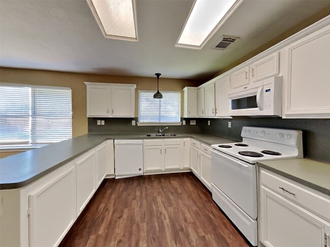 149 Bristol Bend Ln in Dickinson, TX - Building Photo - Building Photo