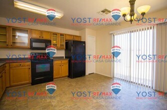 585 W Jardin Loop in Casa Grande, AZ - Building Photo - Building Photo