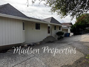 6367 Woodman Dr in Oroville, CA - Building Photo - Building Photo