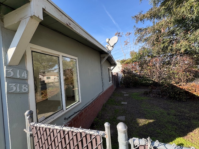 314 Church St in Oakdale, CA - Foto de edificio - Building Photo