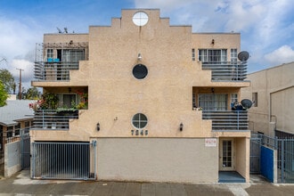 7248 Alabama Ave in Canoga Park, CA - Building Photo - Building Photo