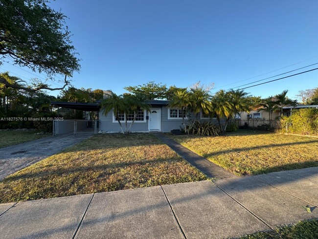 8645 SW 127th St in Miami, FL - Building Photo - Building Photo