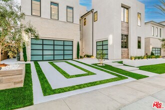 11811 Greenwood Dr in Los Angeles, CA - Building Photo - Building Photo