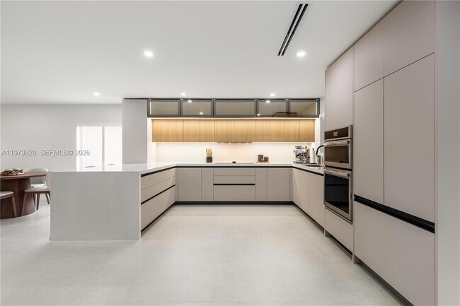 8713 SW 214th St in Cutler Bay, FL - Building Photo - Building Photo