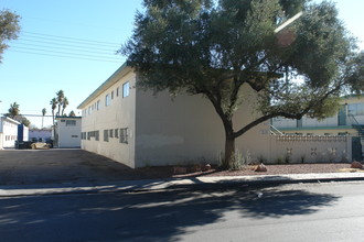 Glade Apartments in Las Vegas, NV - Building Photo - Building Photo