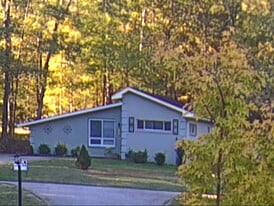 1085 W Shore Dr in Lancaster, SC - Building Photo