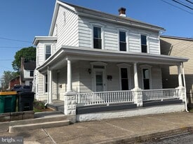 50 E North St in Waynesboro, PA - Building Photo
