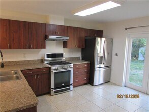 506 6th Ave NW in Largo, FL - Building Photo - Building Photo