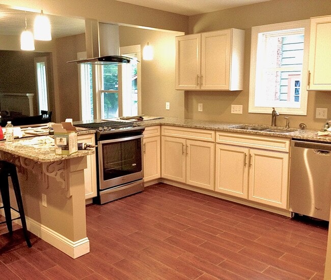 763 S Aurora St, Unit B in Ithaca, NY - Foto de edificio - Building Photo