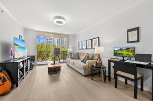 1801 N Flagler Dr, Unit 308 in West Palm Beach, FL - Building Photo
